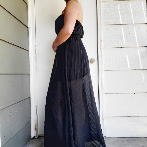 YA Los Angeles | Black Chevron Pleated Maxi Dress - Picture 4 of 7